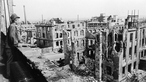 Развалины Дрездена после одной из самых страшных бомбардировок XX века в феврале 1945-го - Sputnik Беларусь