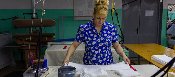 Мы спасаем мир: белорусские швеи борются с коронавирусом - Sputnik Беларусь