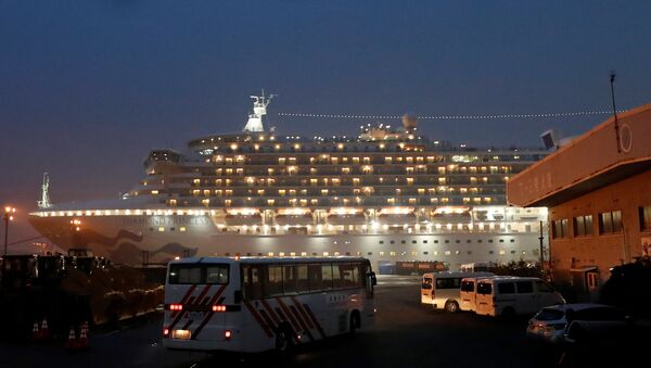 Круизное судно Diamond Princess в порту Йокогамы - Sputnik Беларусь