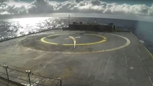 Первая ступень ракеты SpaceX упала в море возле посадочной платформы - Sputnik Беларусь
