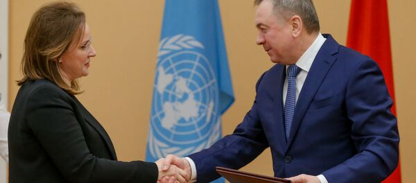 Постоянный координатор ООН в РБ Иоанна Казана-Вишневецкий и глава МИД Беларуси Владимир Макей - Sputnik Беларусь