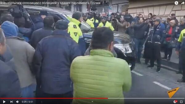 Коридор позора в Тбилиси: люди недовольны генпрокурором - видео - Sputnik Беларусь