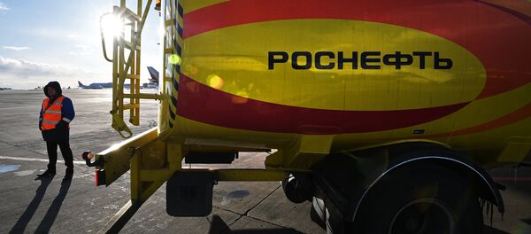 Аўтамабіль для перавозкі паліва кампаніі Раснафта Аўтамабіль для перавозкі паліва кампаніі Раснафта - Sputnik Беларусь