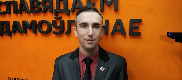 Лапіцкі пра шоу-канцэрт, афішу Славянскага базару і феномен Бузавай Лапіцкі пра шоу-канцэрт, афішу Славянскага базару і феномен Бузавай - Sputnik Беларусь