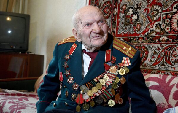 Операция ребенку и девушка-дальнобойщик: как сложились судьбы героев Sputnik - Sputnik Беларусь