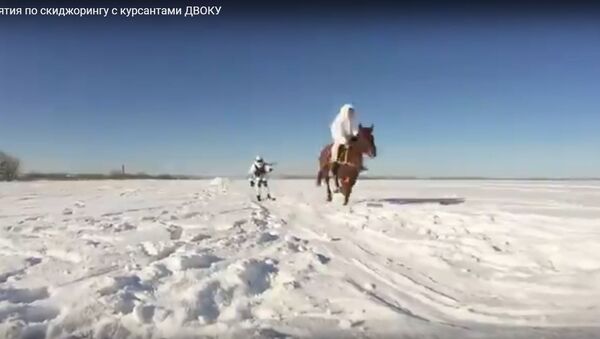Буденному на зависть: российские военные занимаются скиджорингом – видео - Sputnik Беларусь