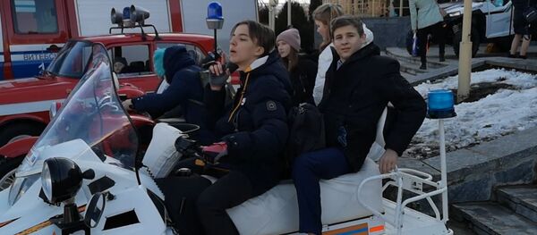 Видеофакт: ОМОН, ГАИ и МЧС впервые выступили на льду в Витебске - Sputnik Беларусь