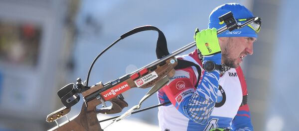 Александр Логинов (Россия) на огневом рубеже эстафеты среди мужчин на чемпионате мира по биатлону в итальянской Антерсельве - Sputnik Беларусь