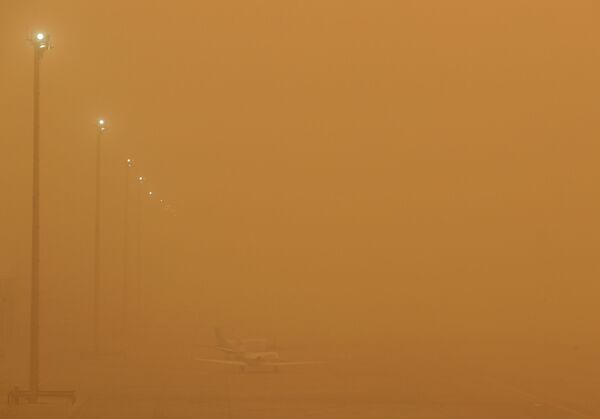 Сильнейшая песчаная буря накрыла Канарские острова Сильнейшая песчаная буря накрыла Канарские острова - Sputnik Беларусь