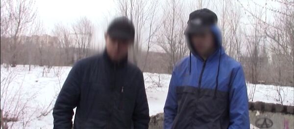 Подростки, задержанные сотрудниками ФСБ РФ по подозрению в подготовке вооруженного нападения - Sputnik Беларусь