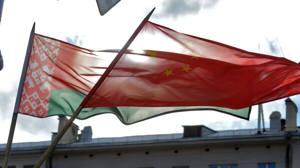 Флаги Китая и Беларуси - Sputnik Беларусь
