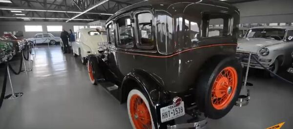 Машины гангстеров, Берии и Шеварнадзе собрал грузинский бизнесмен - видео - Sputnik Беларусь