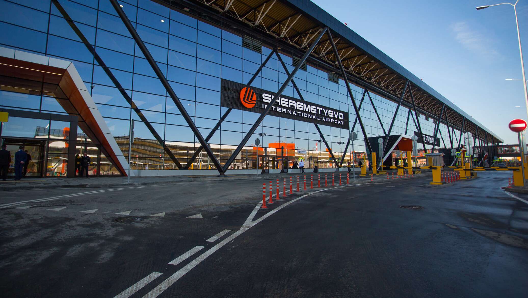 Sheremetyevo airport. Международный аэропорт Шереметьево в Москве. Шереметьево Международный терминал. Международный аэропорт Шереме́тьево. Аэропорт Москва Шереметьево.