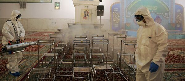 Специалисты проводят дезинфекцию в помещении  - Sputnik Беларусь