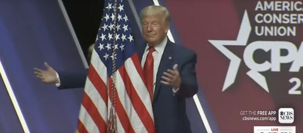 Видеофакт: Трамп снова признался в любви американскому флагу Видеофакт: Трамп снова признался в любви американскому флагу - Sputnik Беларусь