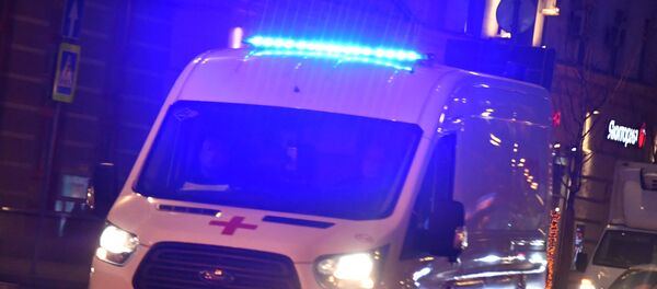 Автомобиль скорой помощи на дороге - Sputnik Беларусь