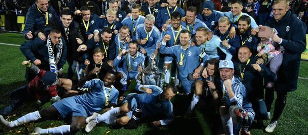 Игроки ФК Динамо-Брест с кубком - Sputnik Беларусь