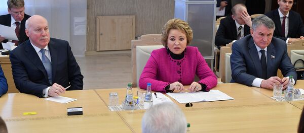 Посол России в Беларуси Дмитрий Мезенцев и председатель Совета Федерации Валентина Матвиенко в Минске - Sputnik Беларусь