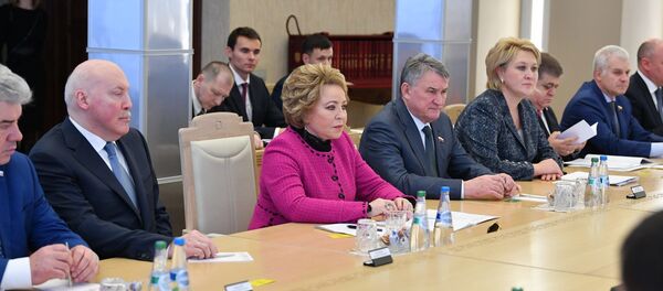 Пасол Расіі ў Беларусі Дзмітрый Мезенцаў і старшыня Савета Федэрацыі Валянціна Мацвіенка ў Мінску - Sputnik Беларусь