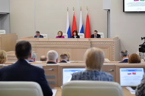Валентина Матвиенко и Наталья Кочанова Валентина Матвиенко и Наталья Кочанова - Sputnik Беларусь