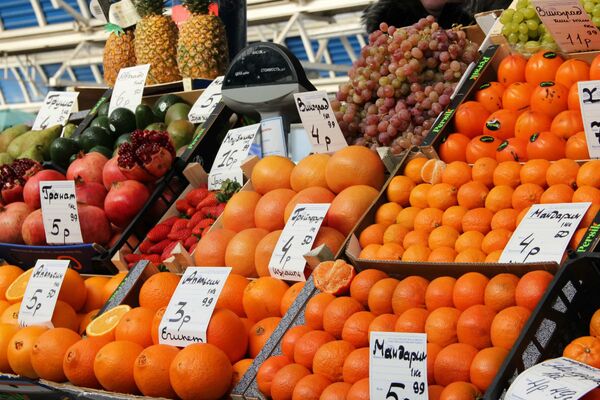 За витаминами и тюльпанами: что продают на Комаровке и по какой цене За витаминами и тюльпанами: что продают на Комаровке и по какой цене - Sputnik Беларусь