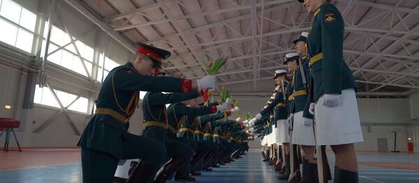 Репетиция женской роты почетного караула в России, видео - Sputnik Беларусь