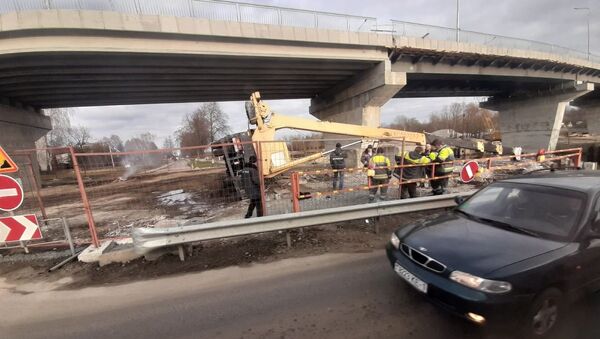 Автокран перевернулся на месте строительства моста в Пинске - Sputnik Беларусь