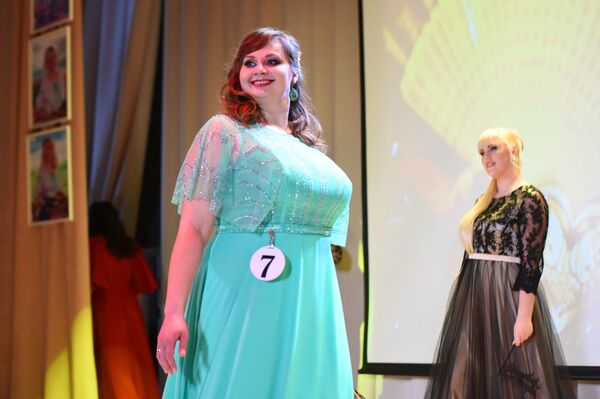 Своя Семенович и позитивный plus size: в Гомеле выбрали молочную красу - Sputnik Беларусь