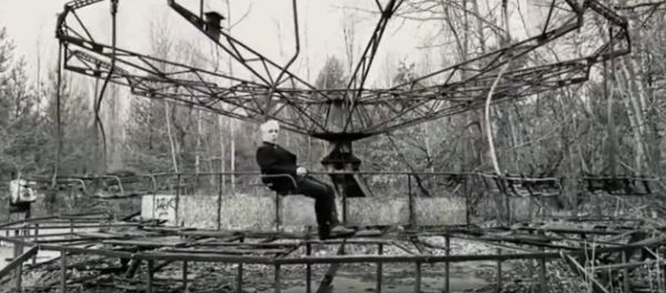 Тилль Линдеманн прокатился в Припяти на карусели  - Sputnik Беларусь