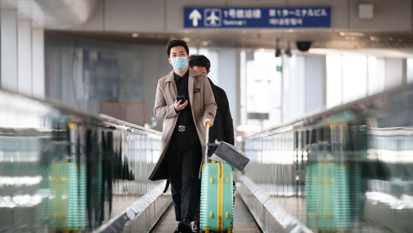 Пассажиры в масках в национальном аэропорту Пекина - Sputnik Беларусь