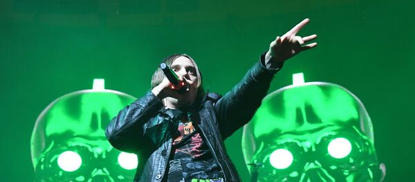 Вокалист группы LITTLE BIG Илья Прусикин во время концерта в Москве Вокалист группы LITTLE BIG Илья Прусикин во время концерта в Москве - Sputnik Беларусь