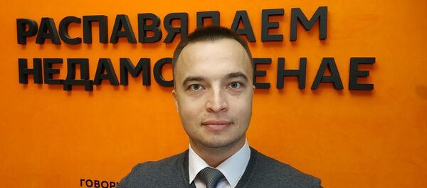 Беляков: цены на нефть спекулятивны, их обвал кому-то выгоден - Sputnik Беларусь