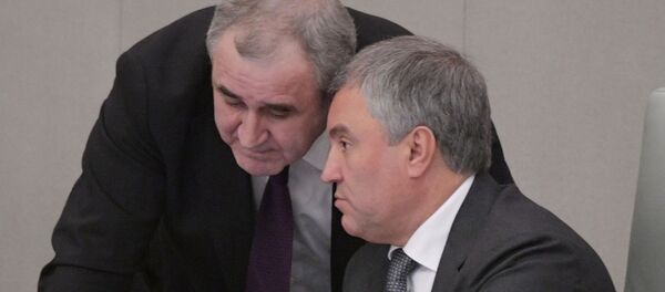 Председатель Государственной Думы РФ Вячеслав Володин (справа) и заместитель председателя Государственной Думы РФ Сергей Неверов - Sputnik Беларусь