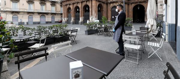 Площадь Театро Массимо в Катании практически пуста после беспрецедентных мер, направленных на борьбу с коронавирусом - Sputnik Беларусь