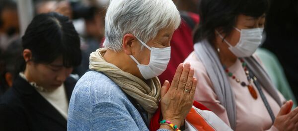 Жанчына ў ахоўнай масцы ў Японіі Жанчына ў ахоўнай масцы ў Японіі - Sputnik Беларусь