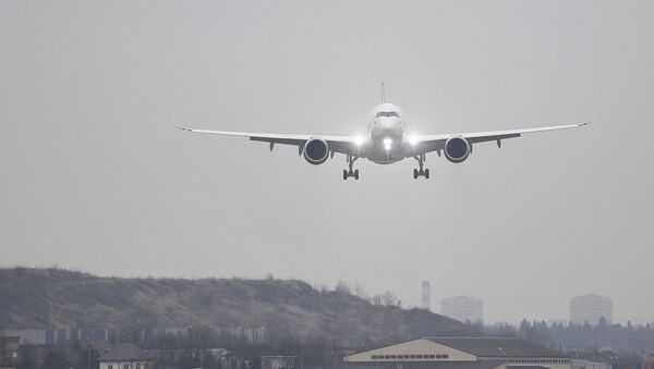 Новый самолет Airbus A350-900 совершает посадку в Международном аэропорту Шереметьево - Sputnik Беларусь