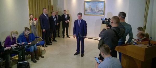 Брифинг Дмитрия Козака по итогам трехсторонней контактной группы в Минске Брифинг Дмитрия Козака по итогам трехсторонней контактной группы в Минске - Sputnik Беларусь