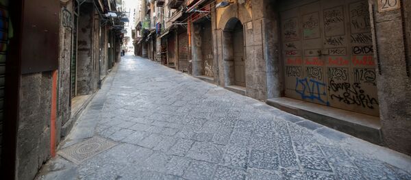 Пустые улицы и закрытые из-за коронавируса магазины в Неаполе - Sputnik Беларусь