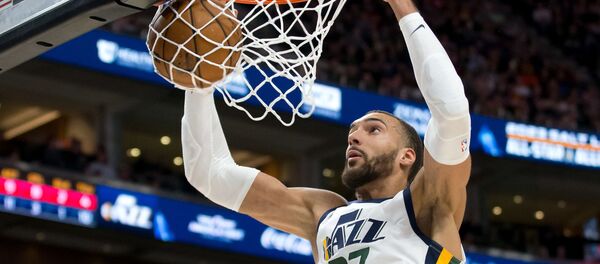Баскетболист Юты Руди Гобер Баскетболист Юты Руди Гобер - Sputnik Беларусь