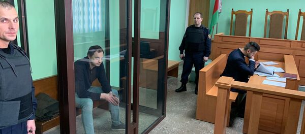 Обвиняемый в зале суда - Sputnik Беларусь