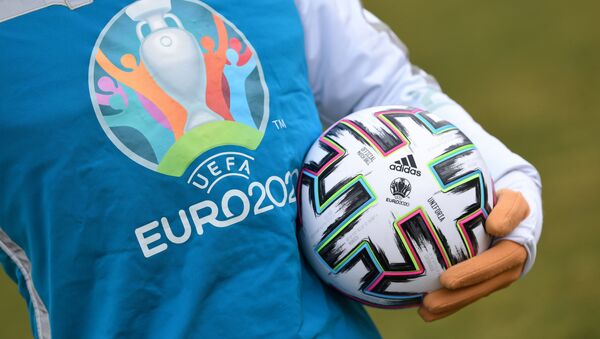 Болбой с мячом Евро-2020 - Sputnik Беларусь