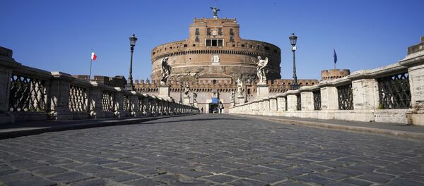 Комбинация фотографий до и после коронавируса с Элиевого моста в Риме Комбинация фотографий до и после коронавируса с Элиевого моста в Риме - Sputnik Беларусь
