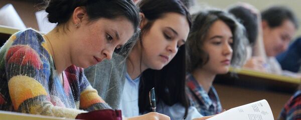 Студенты на лекции - Sputnik Беларусь