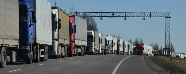 Очередь фур в Каменном Логе растянулась на 12 километров - Sputnik Беларусь