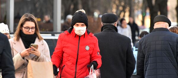 Женщина в маске в Минске - Sputnik Беларусь