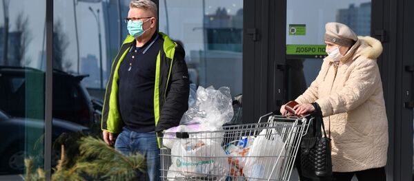 Люди в масках в магазине в Минске - Sputnik Беларусь