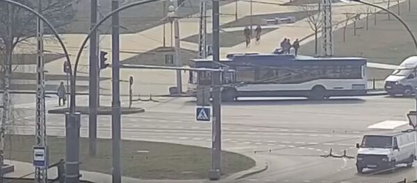 Подросток на велосипеде протаранил троллейбус в Бресте  - Sputnik Беларусь