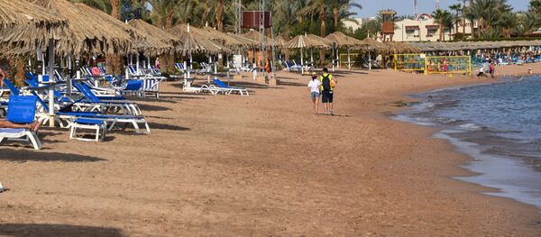 Отдыхающие на пляже в Шарм-эль-Шейхе - Sputnik Беларусь
