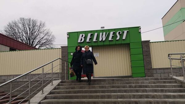Работники Белвеста были одними из первых, кто сдал тесты на коронавирус в Беларуси - Sputnik Беларусь