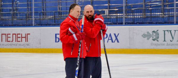 Главный тренер сборной Беларуси по хоккею Михаил Захаров (слева) и ассистент Алексей Калюжный - Sputnik Беларусь
